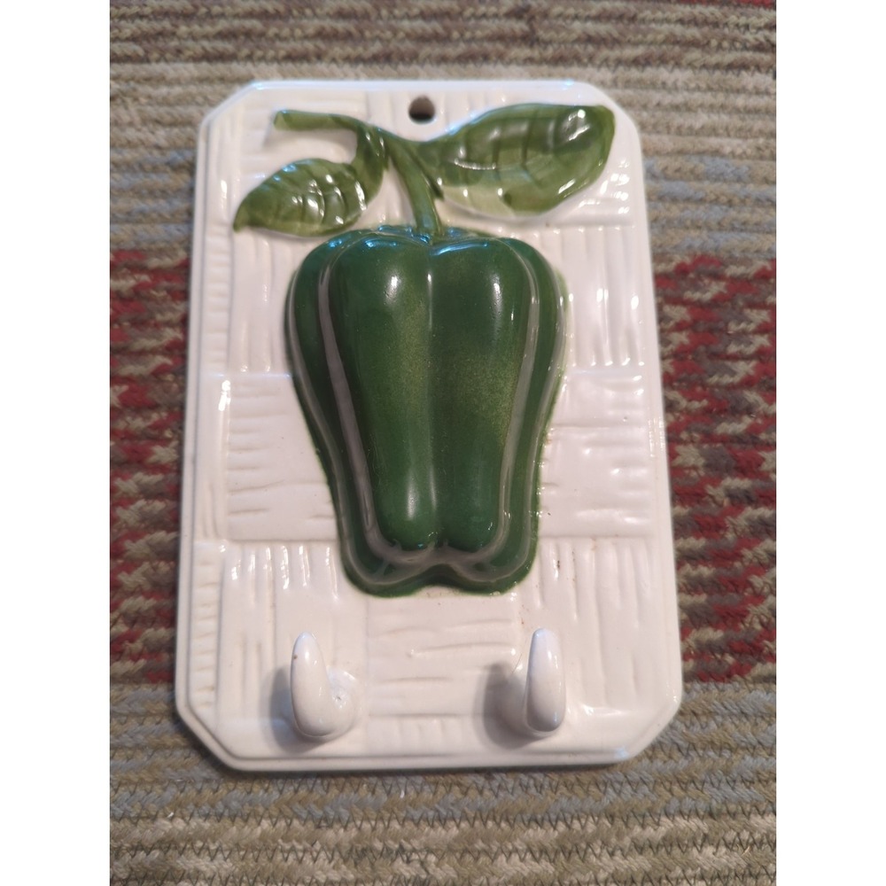 Weiss Handpainted Ceramic Made In Brazil Wall Towel Holder Hanger Kitchen Pepper